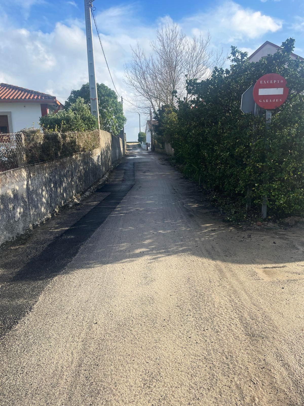 Na rúa Rabuda o Concello está ampliando a rede de saneamento.