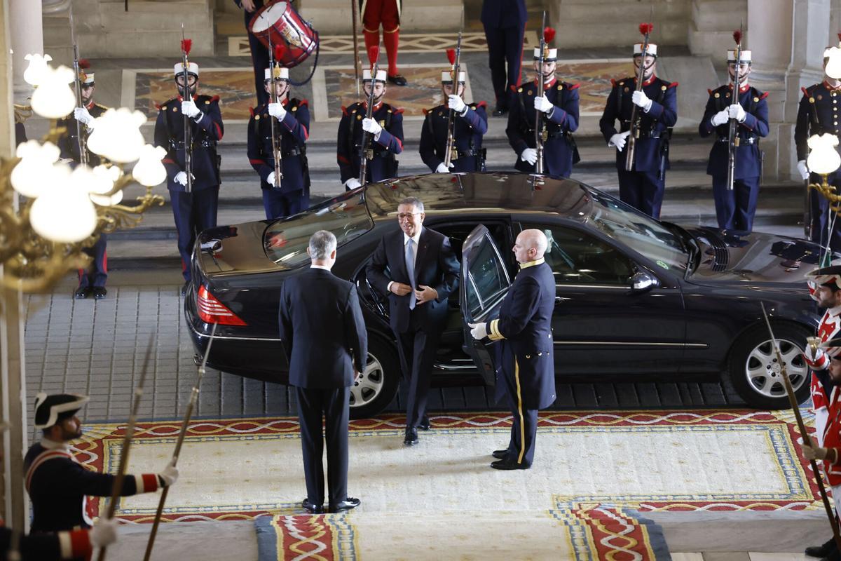 MADRID, 20/04/2026.- El rey Felipe VI recibe al nuevo presidente de Portugal, António José Seguro, este lunes en el Palacio Real, donde ambos jefes de Estado mantienen un encuentro y asisten a un almuerzo con motivo del viaje oficial de Seguro a España. EFE/ Chema Moya / POOL