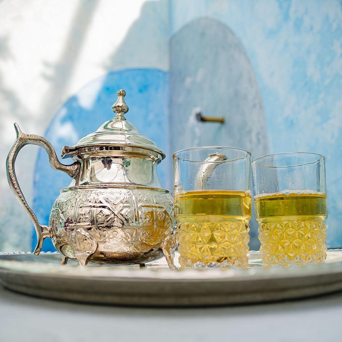 Té marroquí en el patio de La Perla Azul.