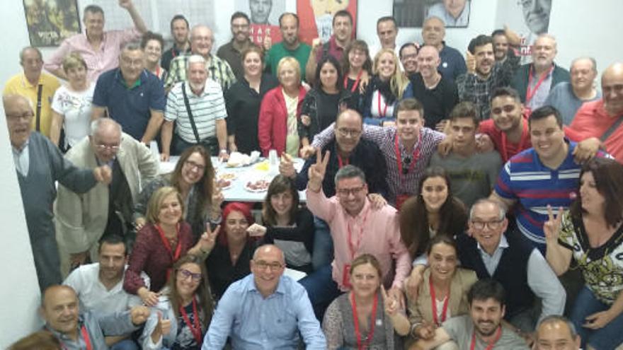 Miembros del grupo socialista de San Vicente la noche electoral.