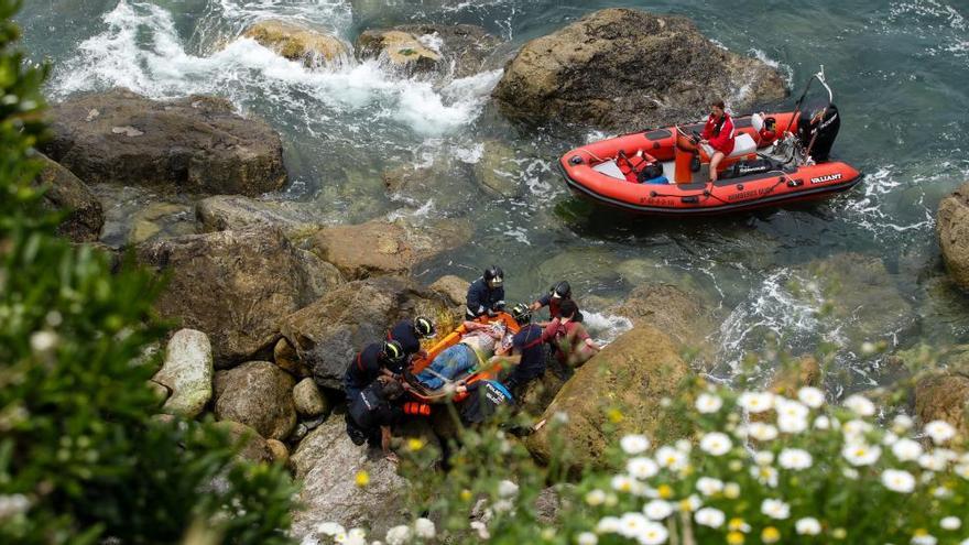 El hombre, en el momento de rescato a los pies del Cerro de Santa Catalina