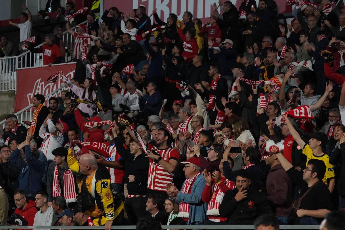 Una imatge de l'afició durant el partit contra el Betis a Montilivi