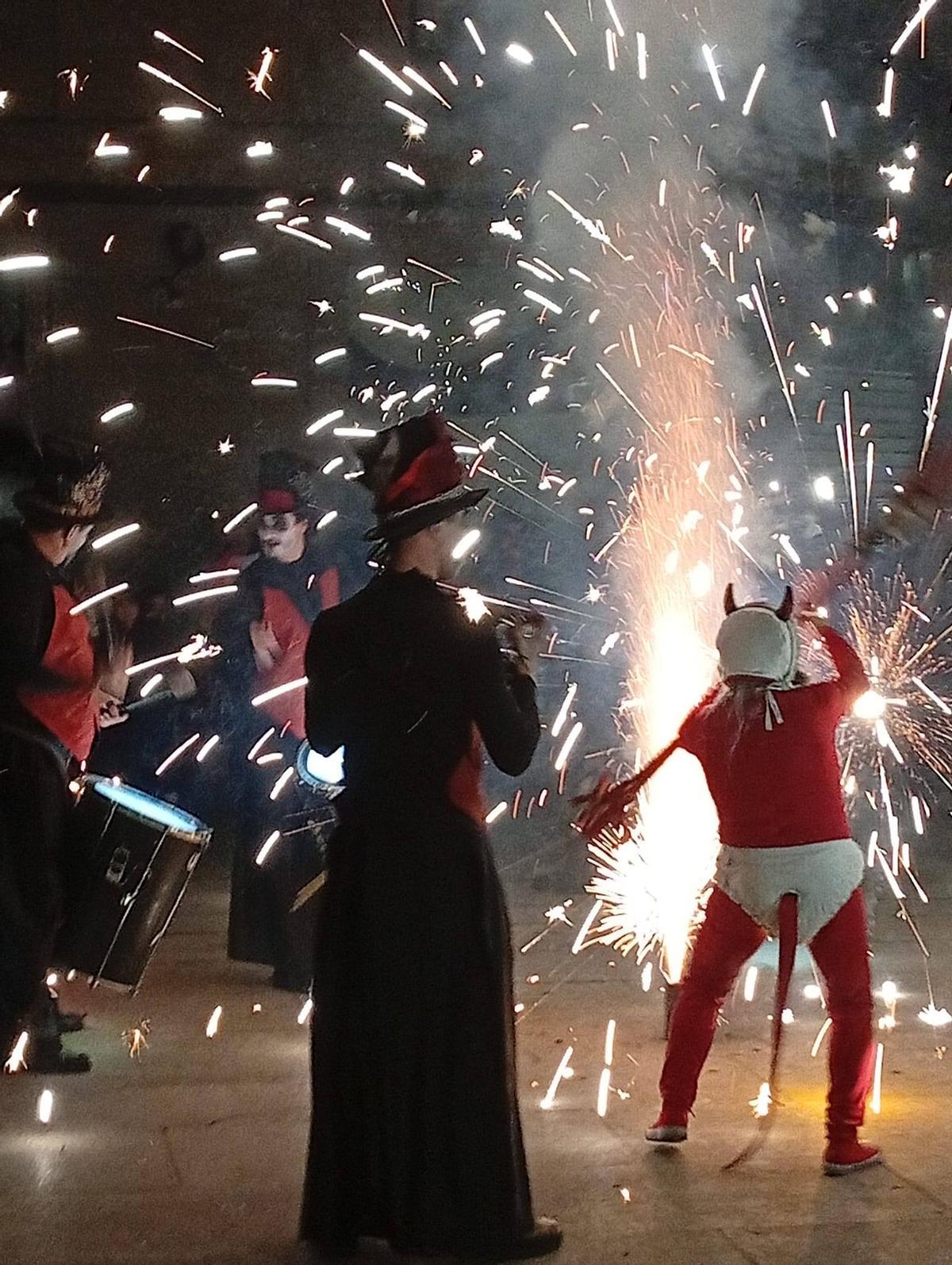 Espectáculo de Troula Animación nas rúas da Pobra.