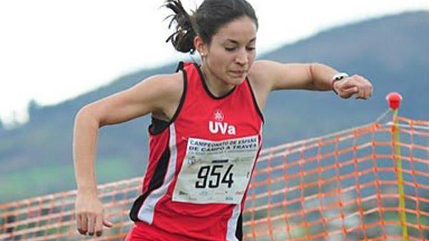 Lara Arias (Vino de Toro Caja Rural), pasando un obstáculo.