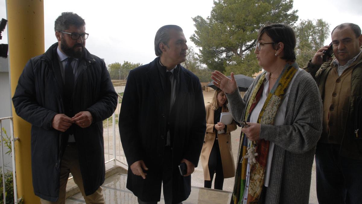 El conseller Vera ha visitado los centros junto al alcalde de Marratxí, Jaume Llompart.