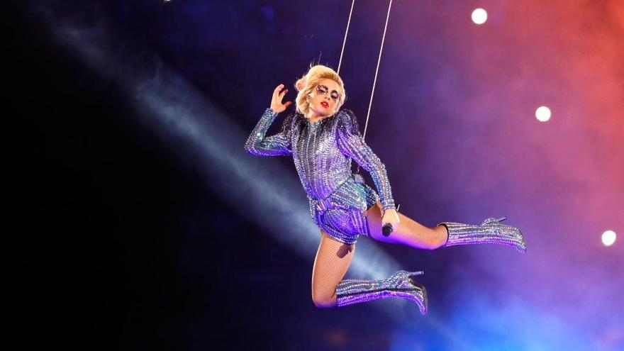 Lady Gaga durante el medio tiempo de la Super Bowl