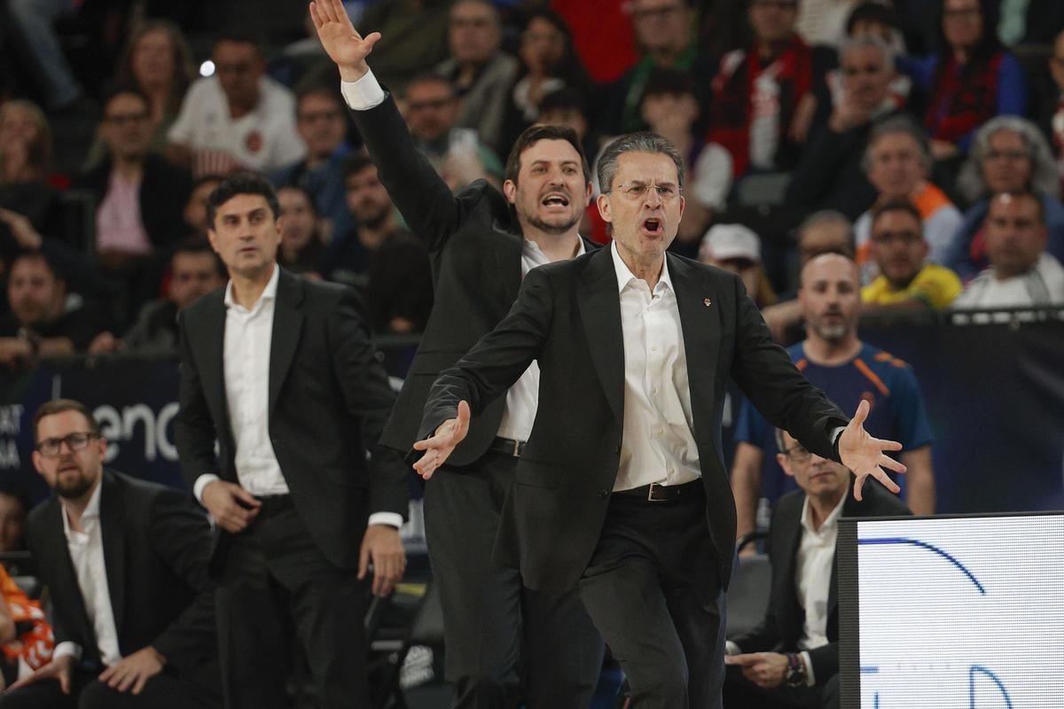 Pedro Martínez protesta una acción