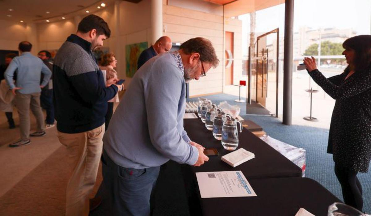 Distinguir entre agua del grifo y embotellada, una misión difícil |