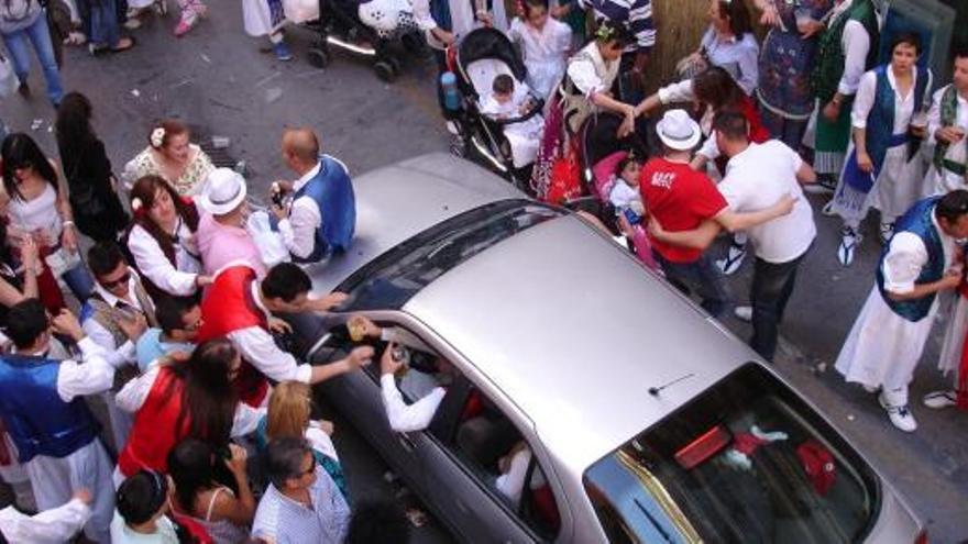 No Más Ruido critica que hubiese barras el día del Bando en calles abiertas al tráfico