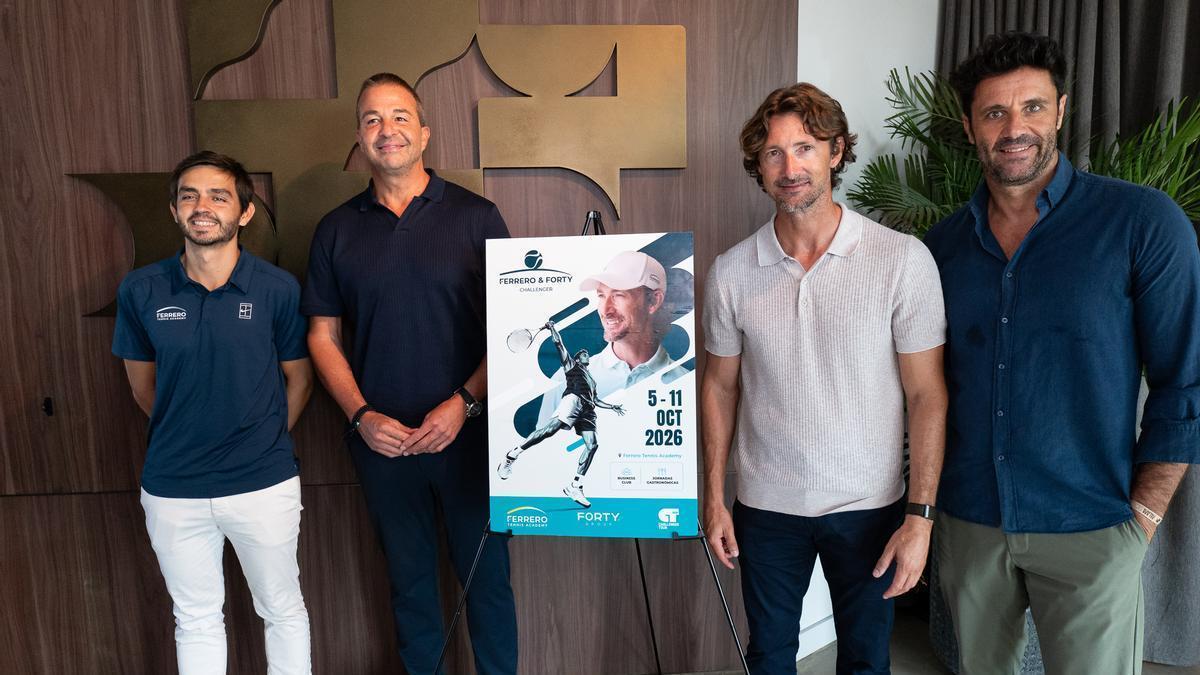 De izquierda a derecha: Iñaki Etxegia, Héctor del Barrio, Juan Carlos Ferrero y José Lorente.