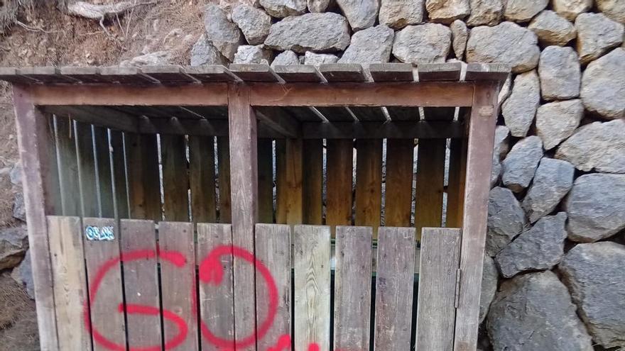 Aparecen pintadas contra el turismo masivo en Deià y Sóller