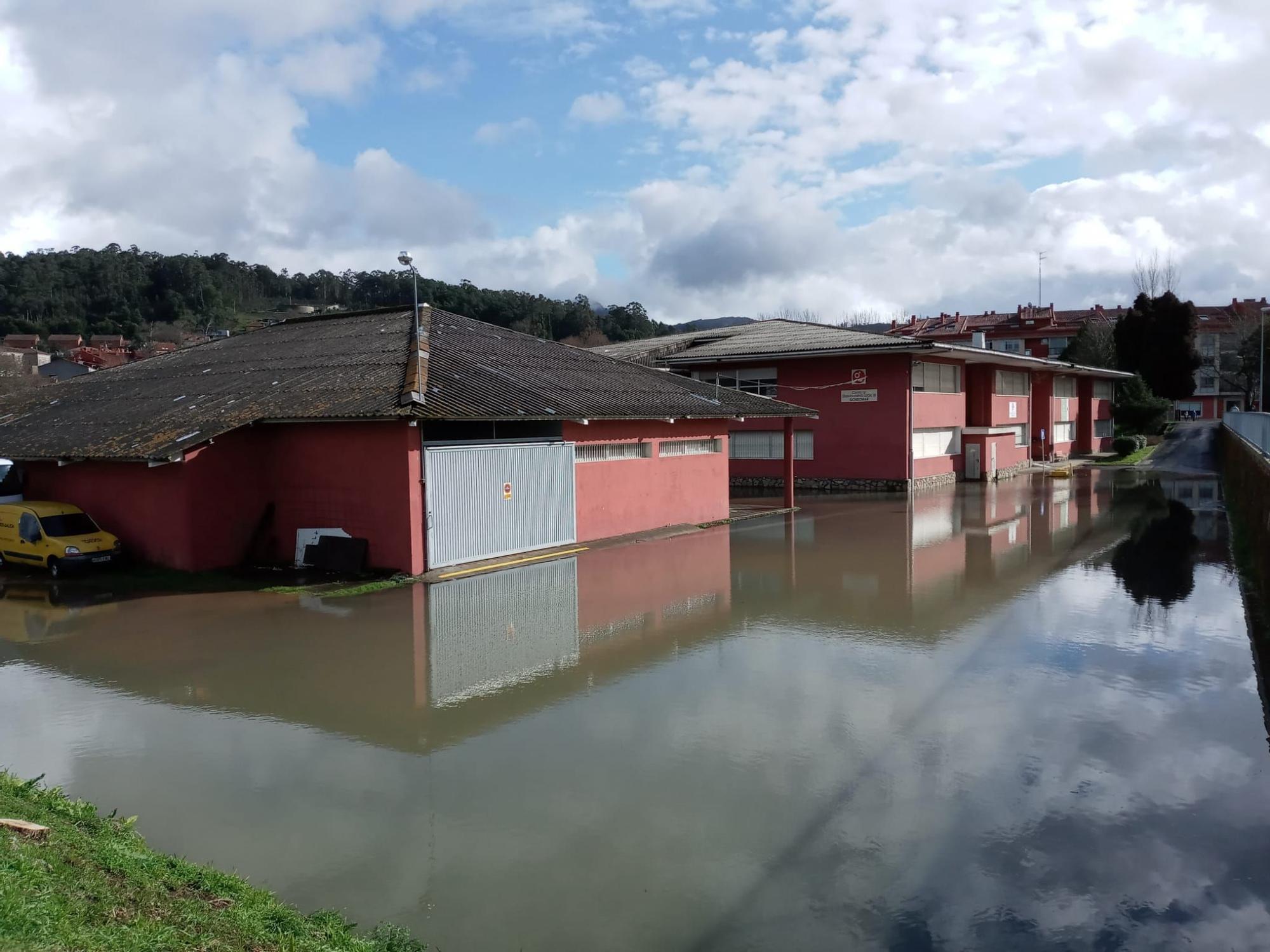 La crecida del río Miñor provoca inundaciones a su paso por Gondomar