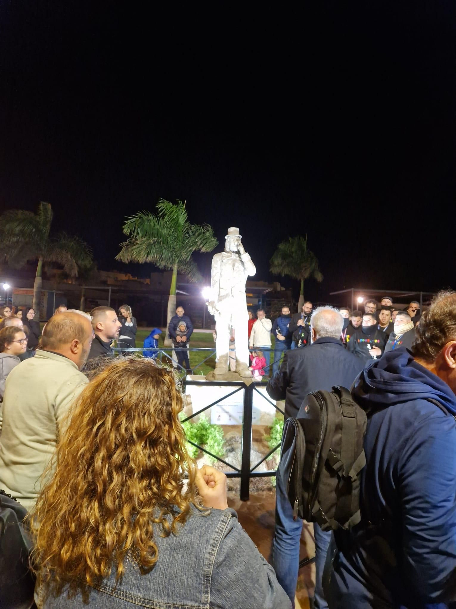 Escultura en homenaje a Los Legañosos en El Carrizal