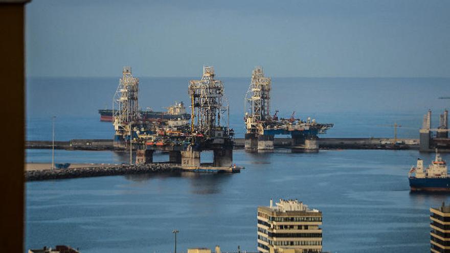 La llegada de plataformas apremia al Puerto a ampliar el muelle Reina Sofía