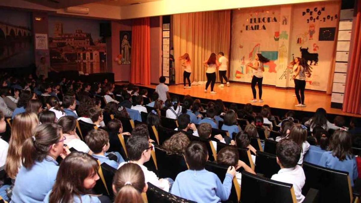 "Europa baila" protagoniza las fiestas de la Milagrosa