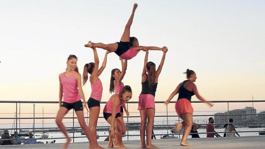 Las gimnastas participantes en la exhibición celebrada el viernes en sa Punta des Molí.