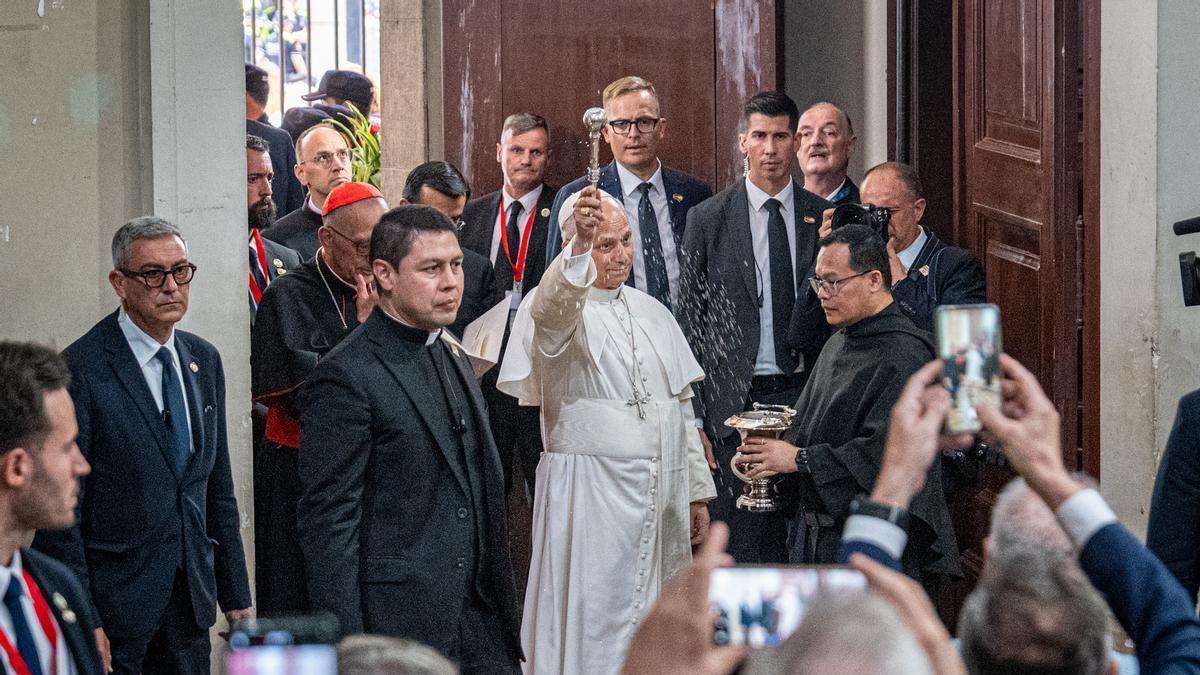 EL PAPA EN BARCELONA | León XIV llama a actuar contra la soledad no deseada ante las entidades de caridad cristiana en la iglesia de Sant Agustí