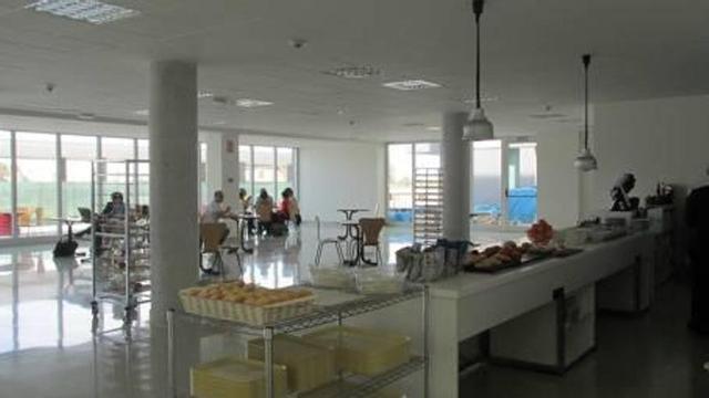 El nuevo hospital abre 32 consultas, la cafetería y la planta abierta del parking