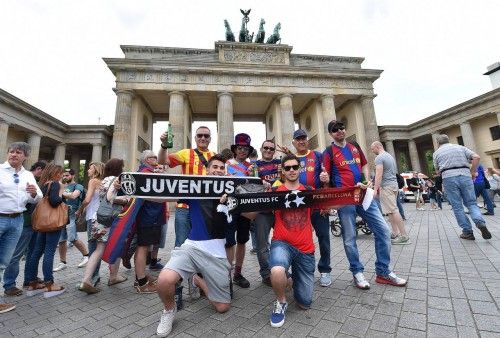 Las aficiones de Barça y Juventus calientan la final de la Champions League