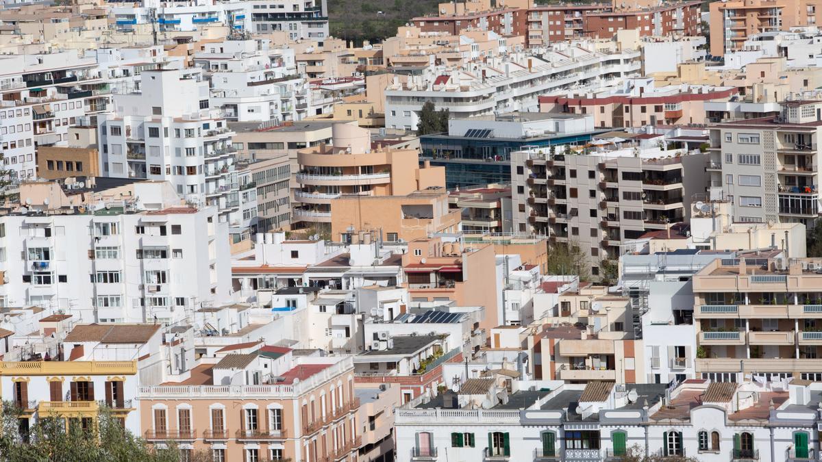 Vista parcial de la ciudad de Ibiza.