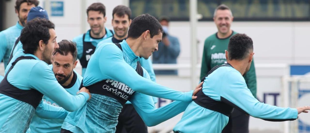 Los futbolistas del Villarreal se han ejercitado en la Ciudad Deportiva de Miralcamp en la vuelta al trabajo de este martes.