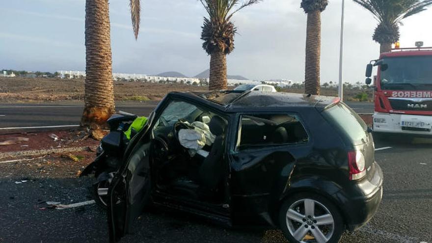 Herida grave al colisionar con un turismo contra una palmera