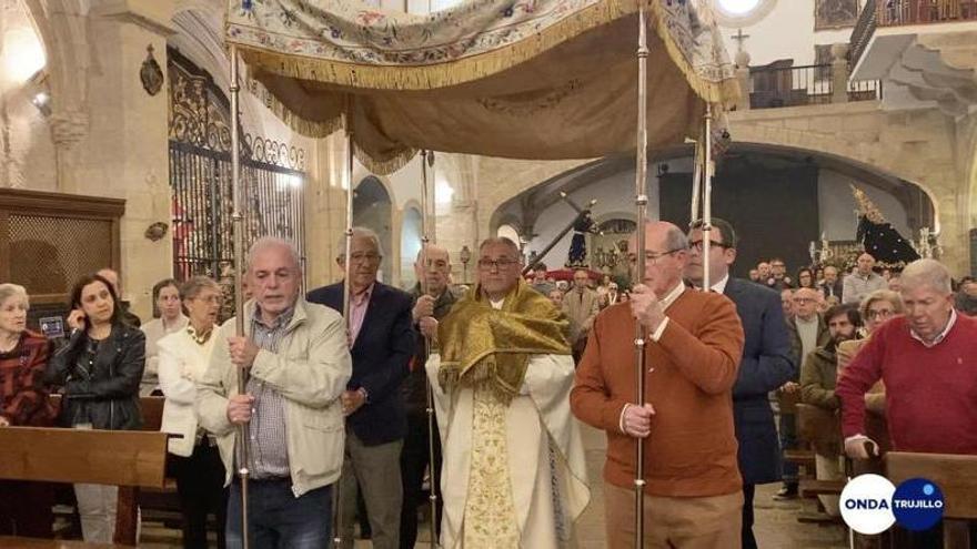 Trujillo celebra la Misa en la Cena del Señor con el tradicional lavatorio de los pies