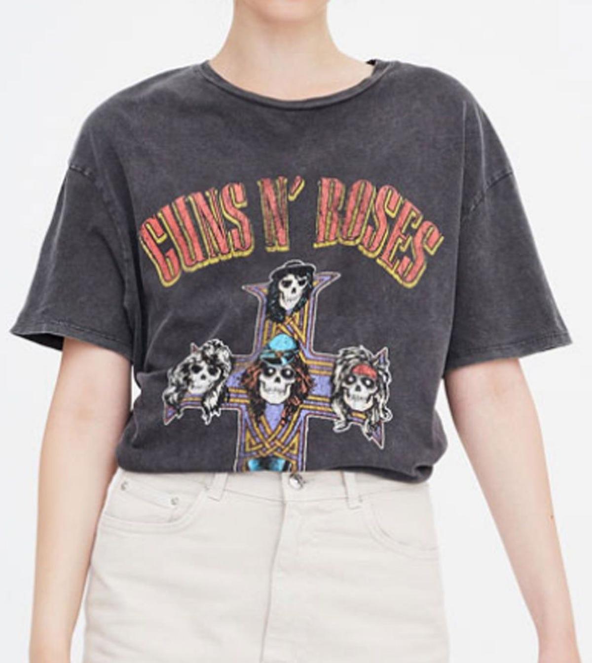 Camiseta de 'Guns N' Roses' de Pull and Bear (precio: 15,99 euros)