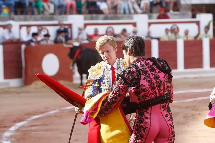 Toros en San Pedro: Cayetano, por la puerta grande