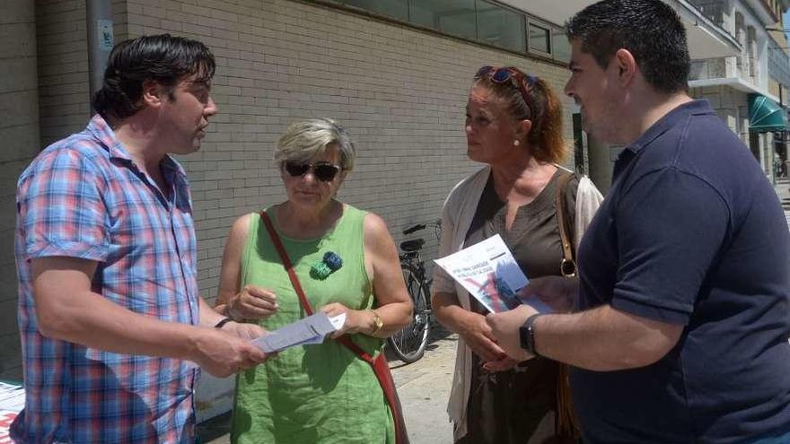 La agrupación cambadesa es la más activa a la hora de defender el Centro de Salud. // Noé Parga