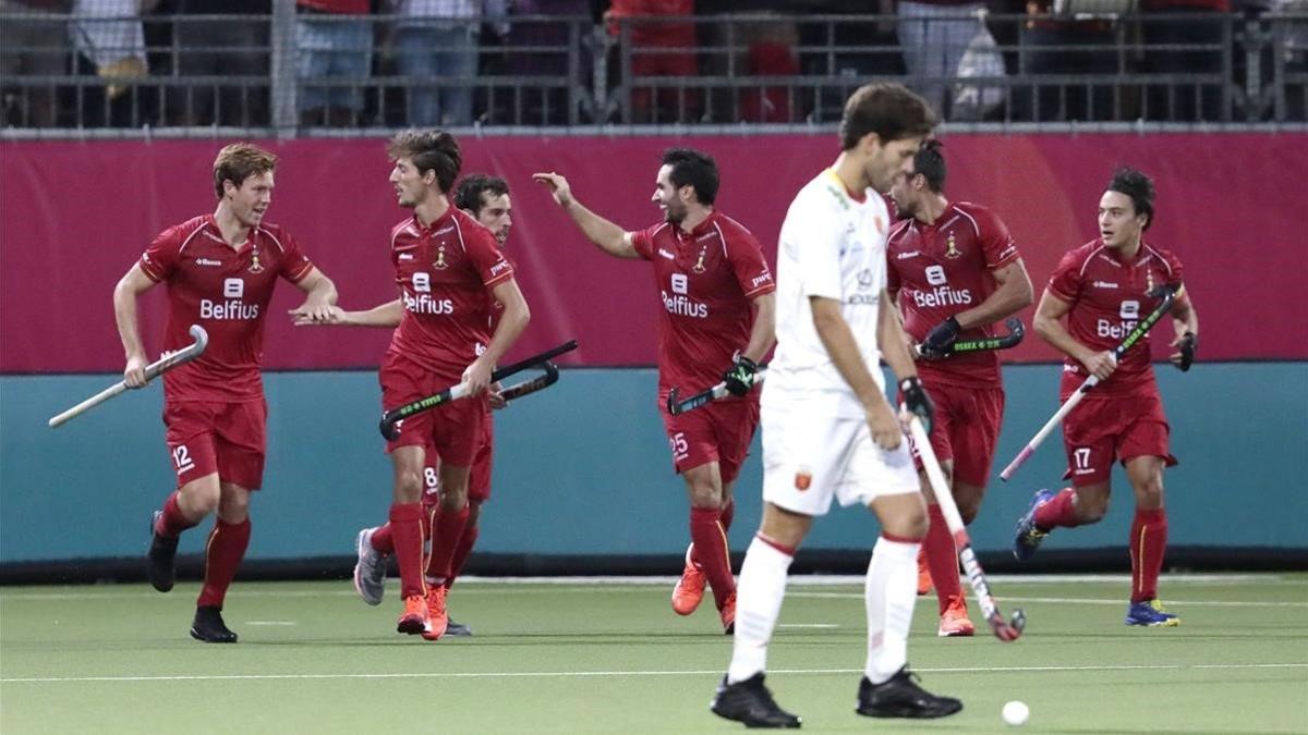Los belgas celebran un gol en la final del Europeo de hockey hierba.