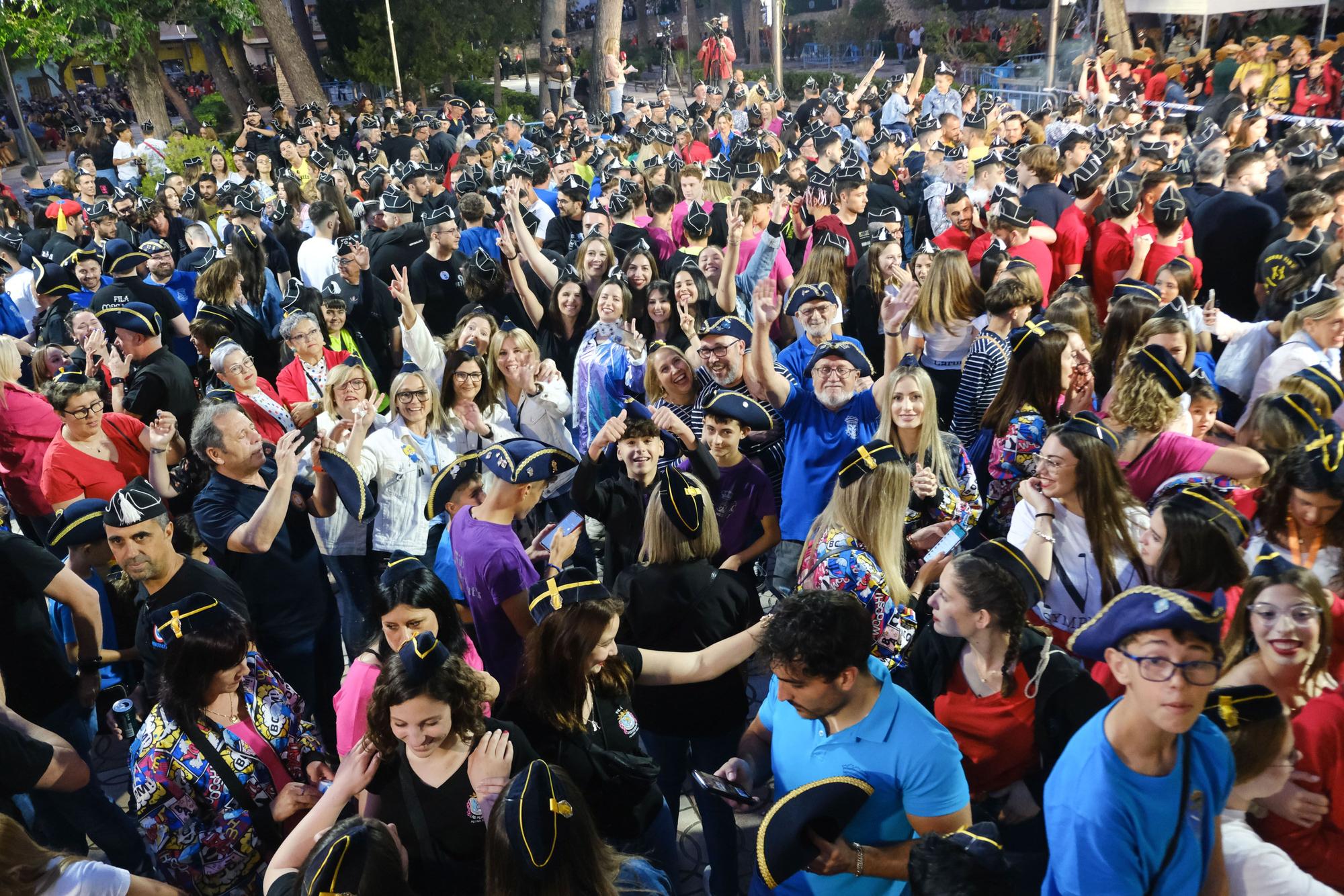 Ambientazo en el Pasodoble Petrel en el comienzo de las fiestas