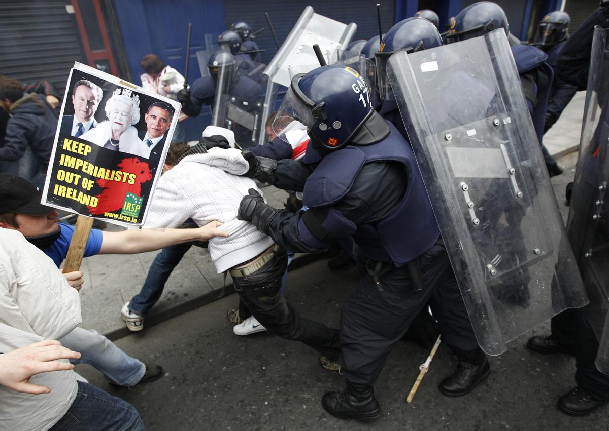 Protesta en Dublín por la visita de Estado de Isabel II a la República de Irlanda, en mayo de 2011.