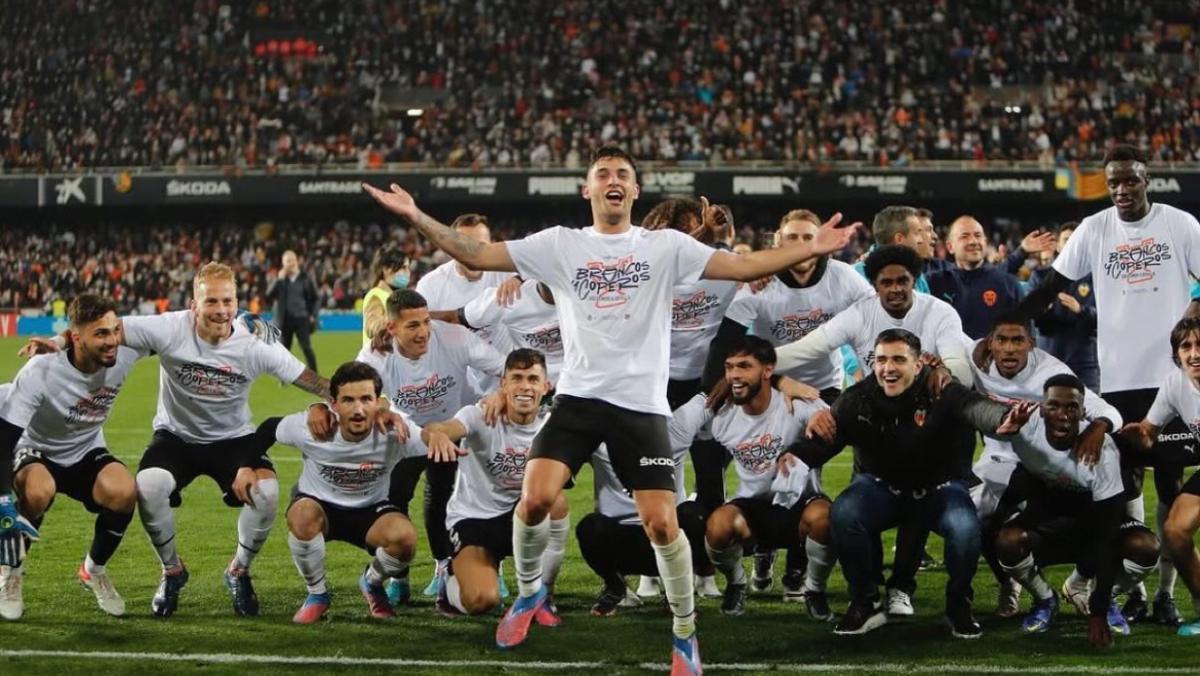 Hugo Duro celebra junto a sus compañeros el pase a la Final de 2022