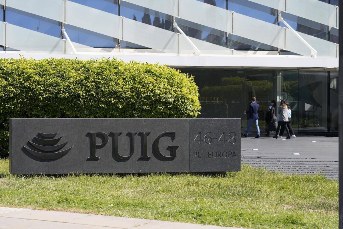 Una de las dos torres que hacen de sede y oficinas centrales de Puig en la Plaça Europa de l'Hospitalet de Llobregat