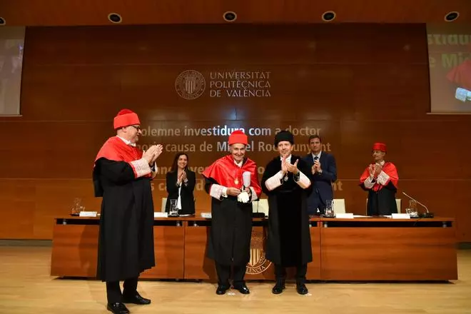 Miquel Roca, investido doctor honoris causa por la UPV: “No quiero tener nostalgia de la libertad, la quiero disfrutar”