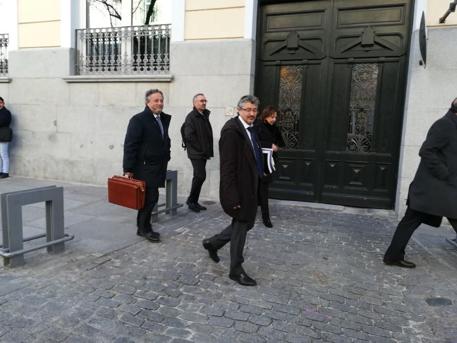 Los abogados Gaspar Oliver, Juan Piña, María Ángeles Berrocal y Ángel Aragón, a su llegada al Supremo.