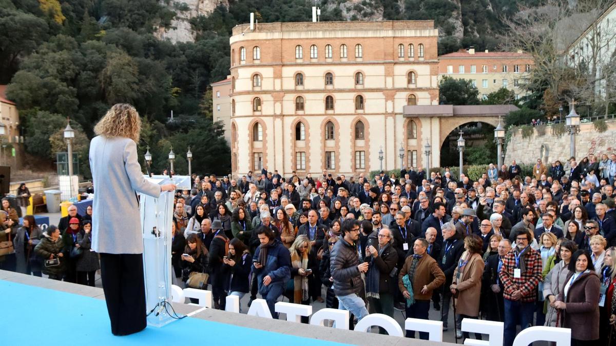 Centenars d'alcaldes durant l'acte de l'ACM a Montserrat