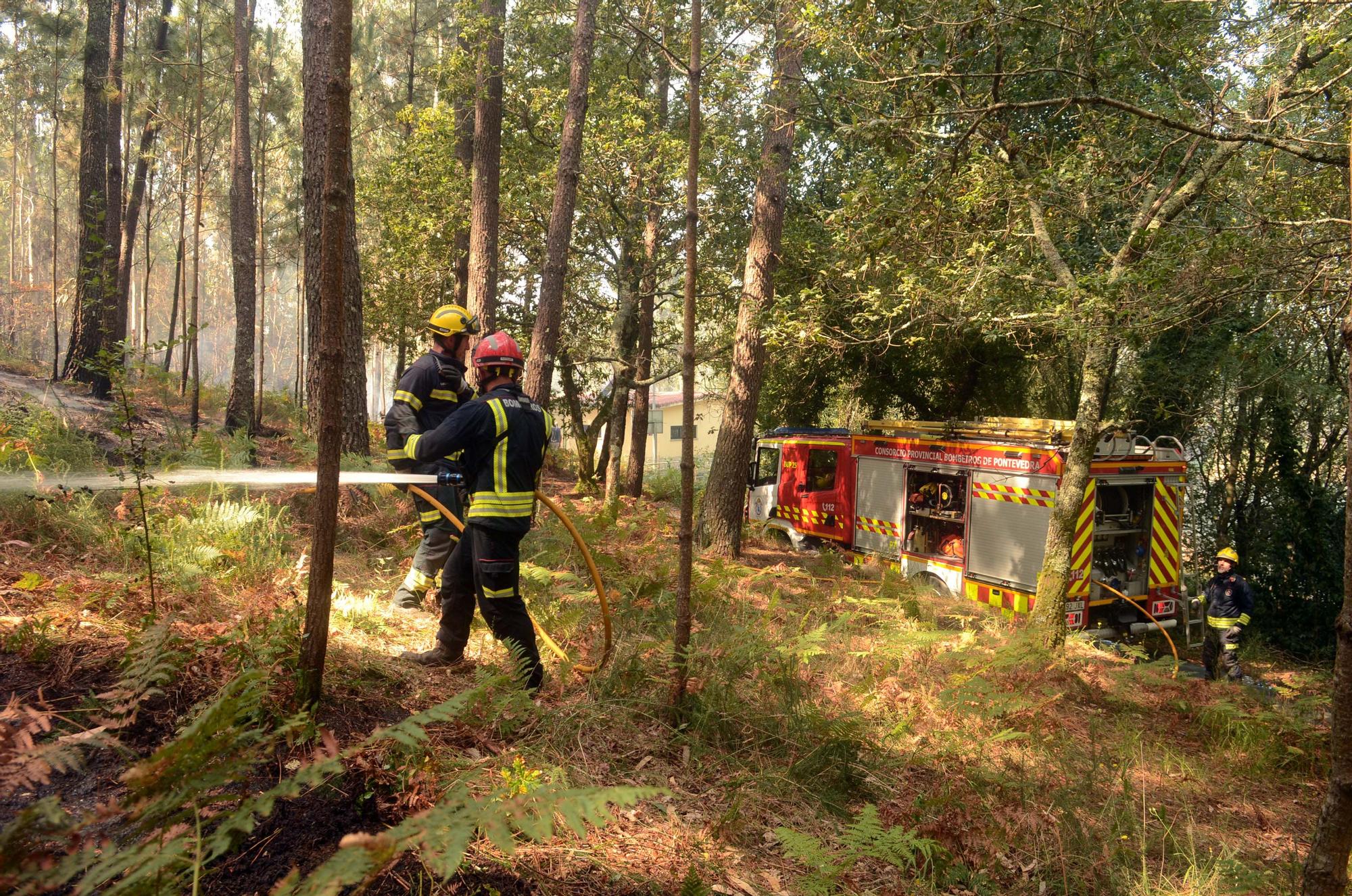 Jornada de humo y cenizas en Arousa con hasta cuatro focos activos