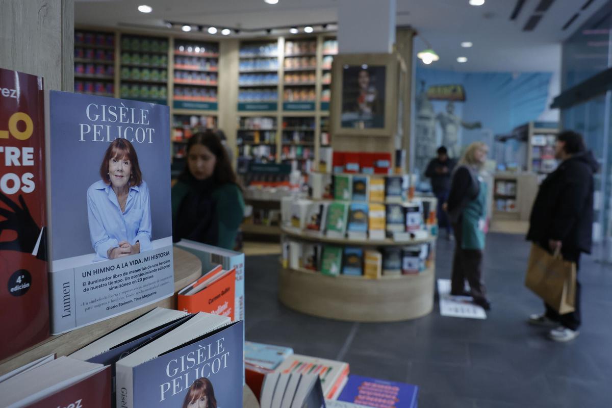 Ejemplares del libro 'Un himno a la vida: Mi historia', la autobiografía de Gisèle Pelicot, en una imagen de archivo