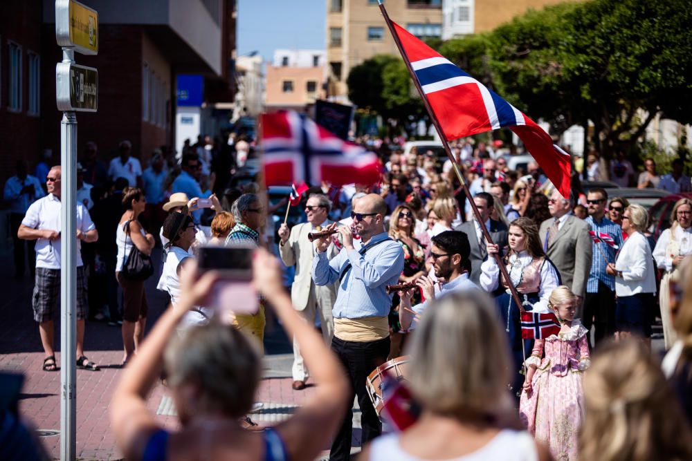 L'Alfàs se tiñe de rojo y azul para conmemorar la fiesta nacional de Noruega