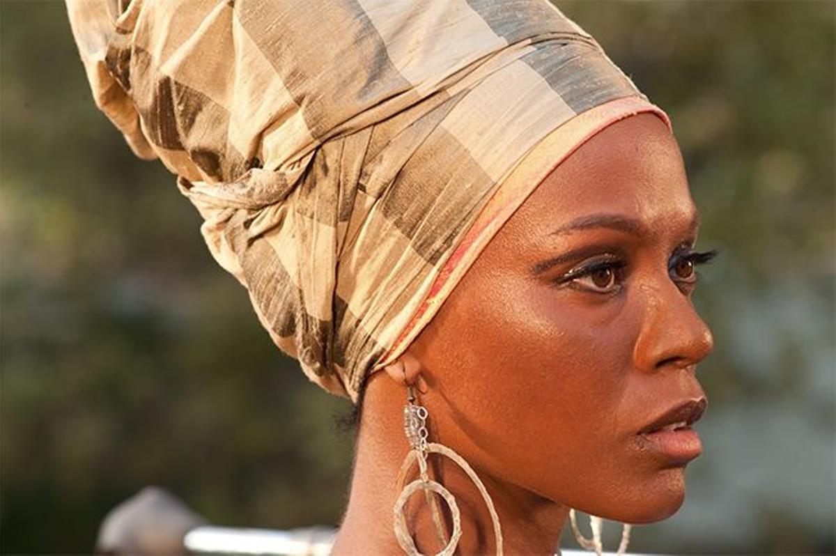 Zoe Saldana como Nina Simone