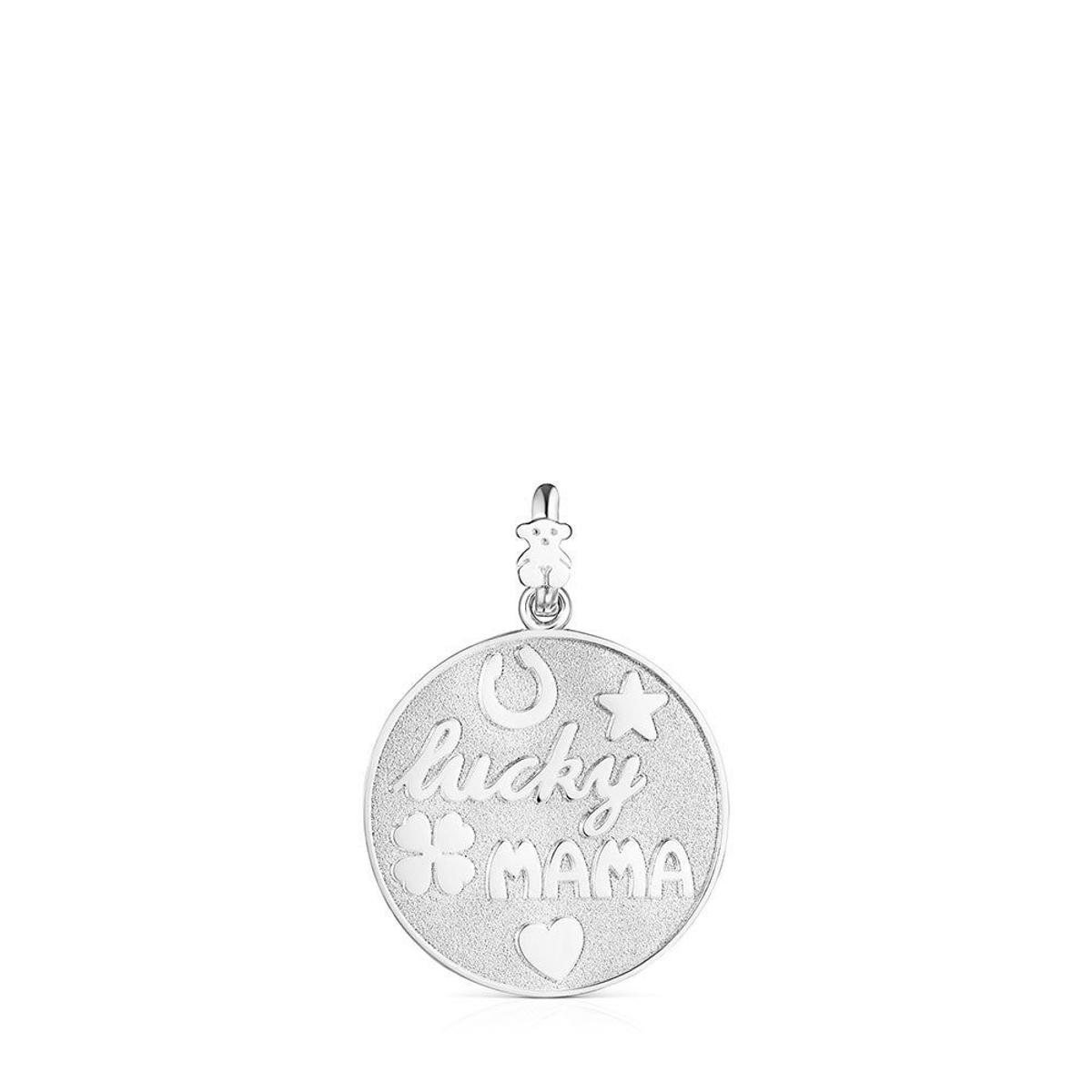 Colgante de TOUS Good Vibes Mama en plata. (Precio: 65 euros. Precio rebajado: 55 euros)