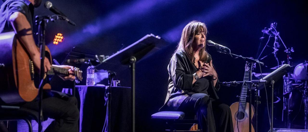 Maria del Mar Bonet y Borja Penalba el pasado julio en el Teatre Principal de Palma.