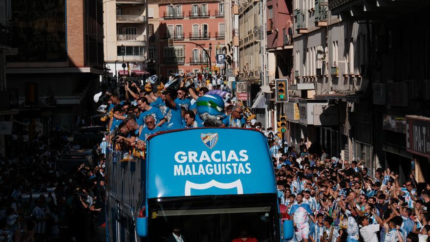 Celebración del ascenso del Málaga CF por las calles de la ciudad