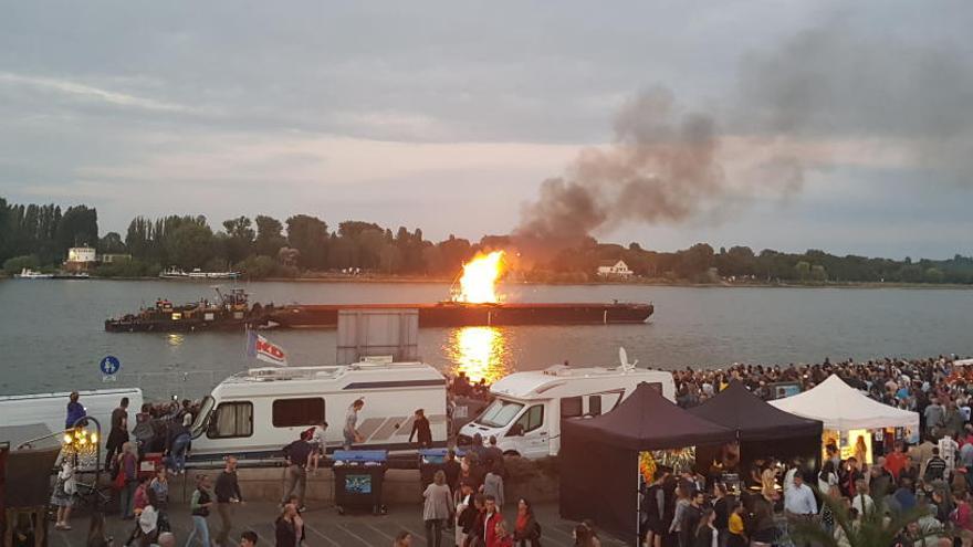 El Johaness Festival vivió en junio la «cremà» de una falla. Es uno de los eventos más multitudinarios del año.