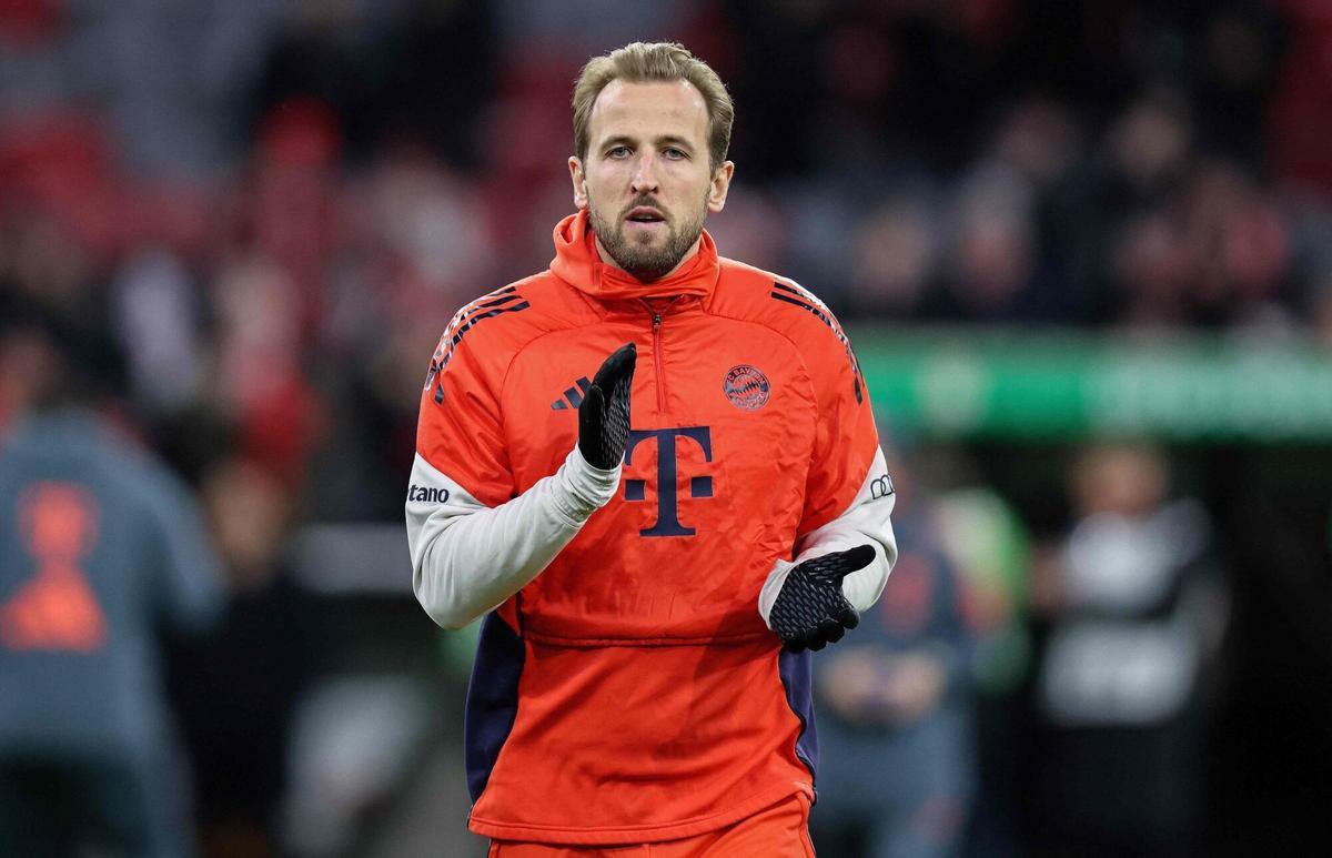 Harry Kane calienta antes del partido del Bayern frente al RB Leipzig el pasado 11 de febrero.