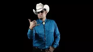 Carlos Segarra: un auténtico "rebelde" sin causa que vuelve a actuar en Alicante