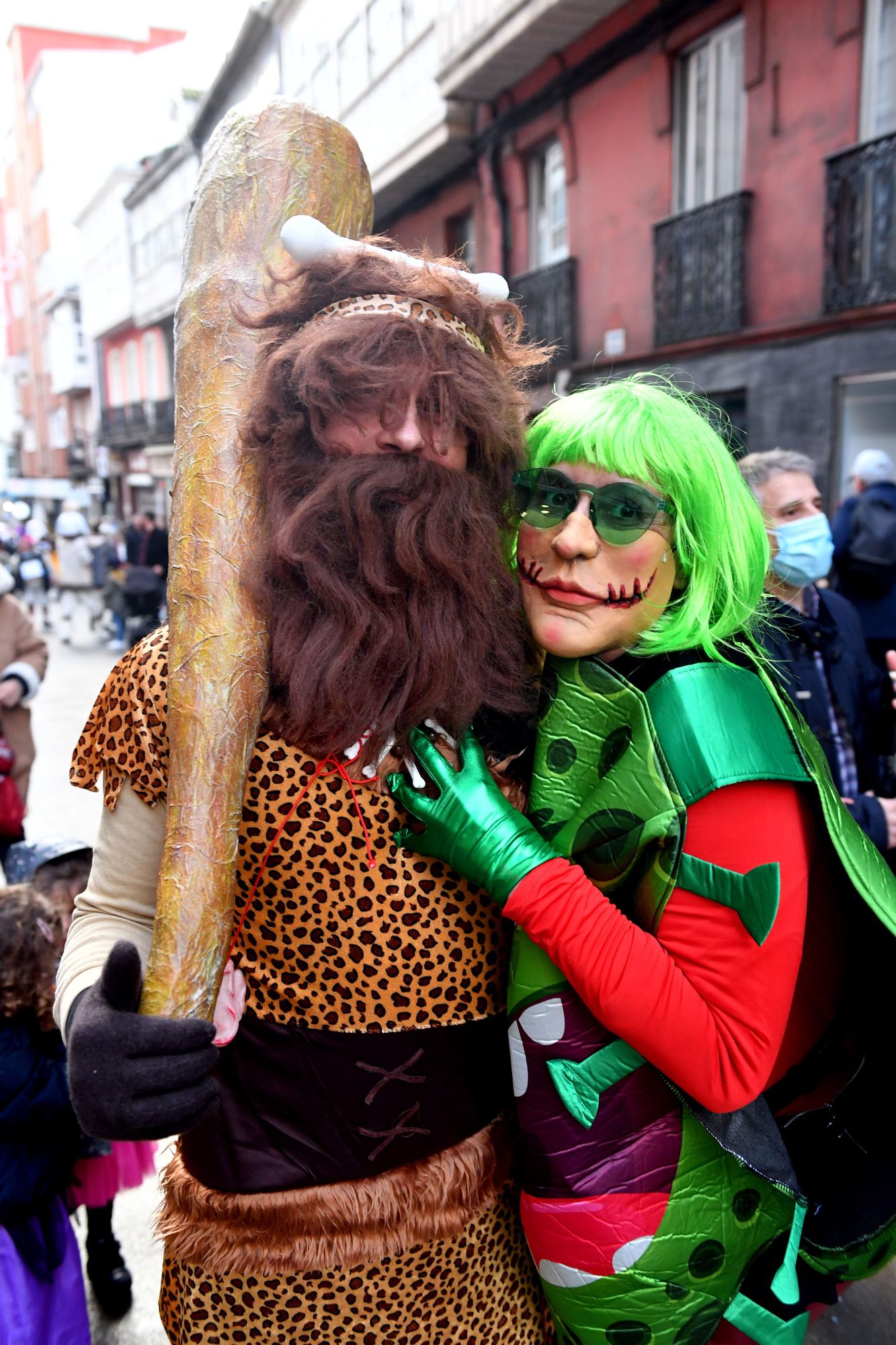 Martes de Carnaval: fiesta 'choqueira' en la calle de la Torre