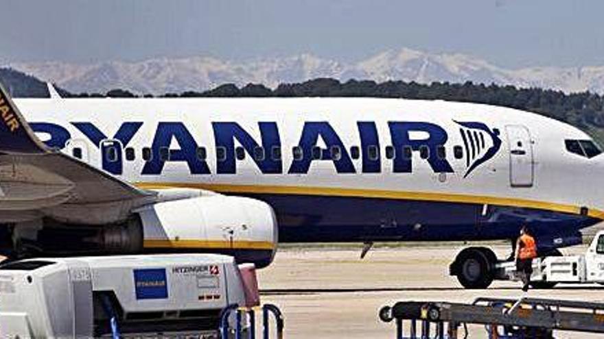 Un avió de Ryanair a l&#039;aeroport de Vilobí d&#039;Onyar, en una imatge d&#039;arxiu.